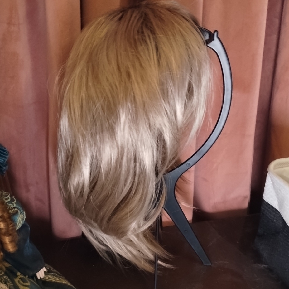 Tan Synthetic Wig with Layered Feathered Ends